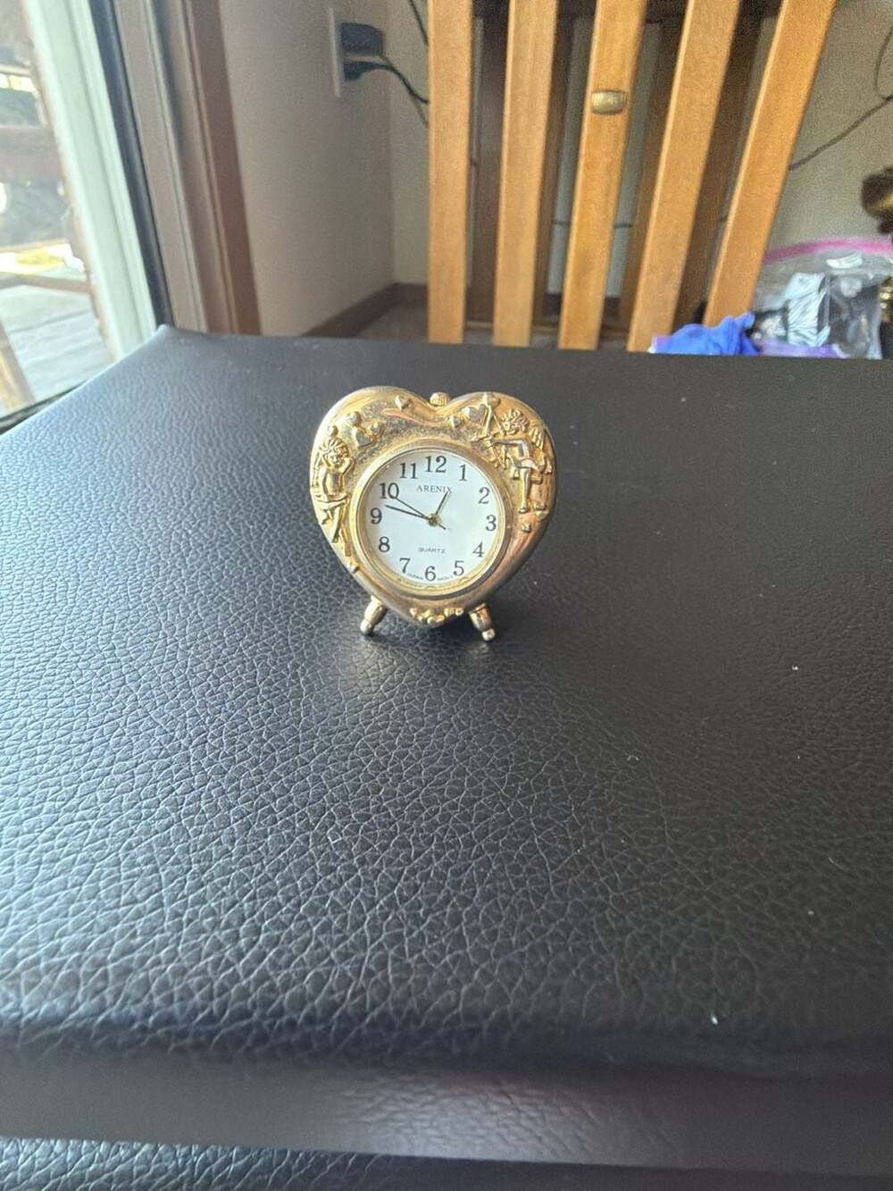 Arenix Vintage Heart-Shaped Miniature Table Clock with Cherub Motif